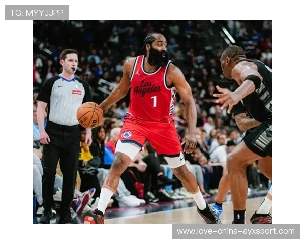 哈登传球穿透防线,快船最终取胜